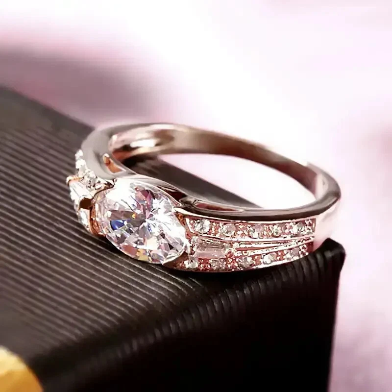 18K Rose Gold Filled Made With SWAROVSKI Zirconia Sparkling Oval Side Stone Ring Foto 4 de 4