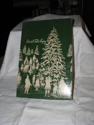 Vintage Green & White Winter Marshall Field & Company 9-3/4'' x 14-3/4'' Gift Box