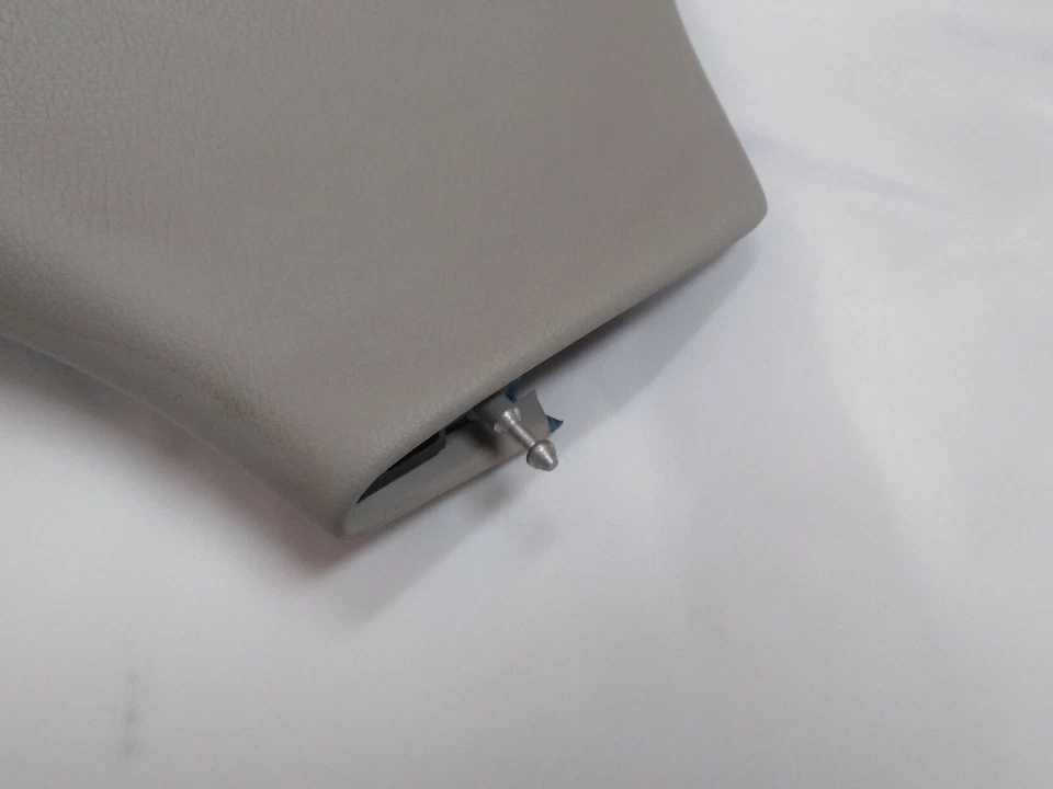 Mercedes C CLASS Coupe Instrument Panel Trim Lower Passenger Side Quartz - Imagem 2 de 4