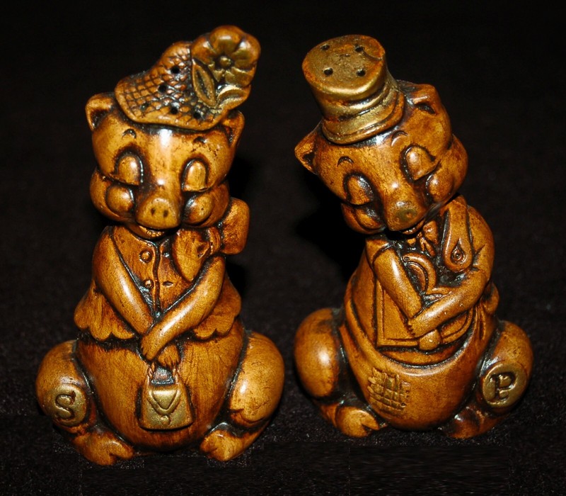 VINTAGE Salt Pepper Shakers Ceramic PIGS Treasure Craft Made In USA 1960's