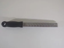 Microplane Sharper Cutting Tools 8" Zester Grater Handled W/cover Clean Sharp