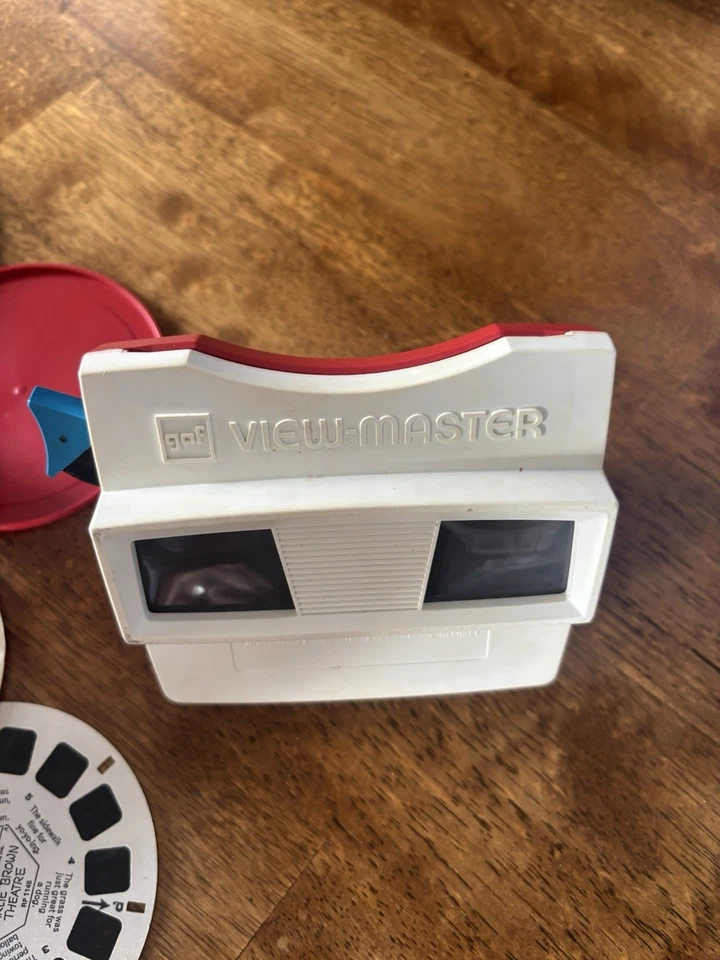 Vintage 1974 GAF View Master (Charlie Brown) With 10 Reels - Image 3 of 4