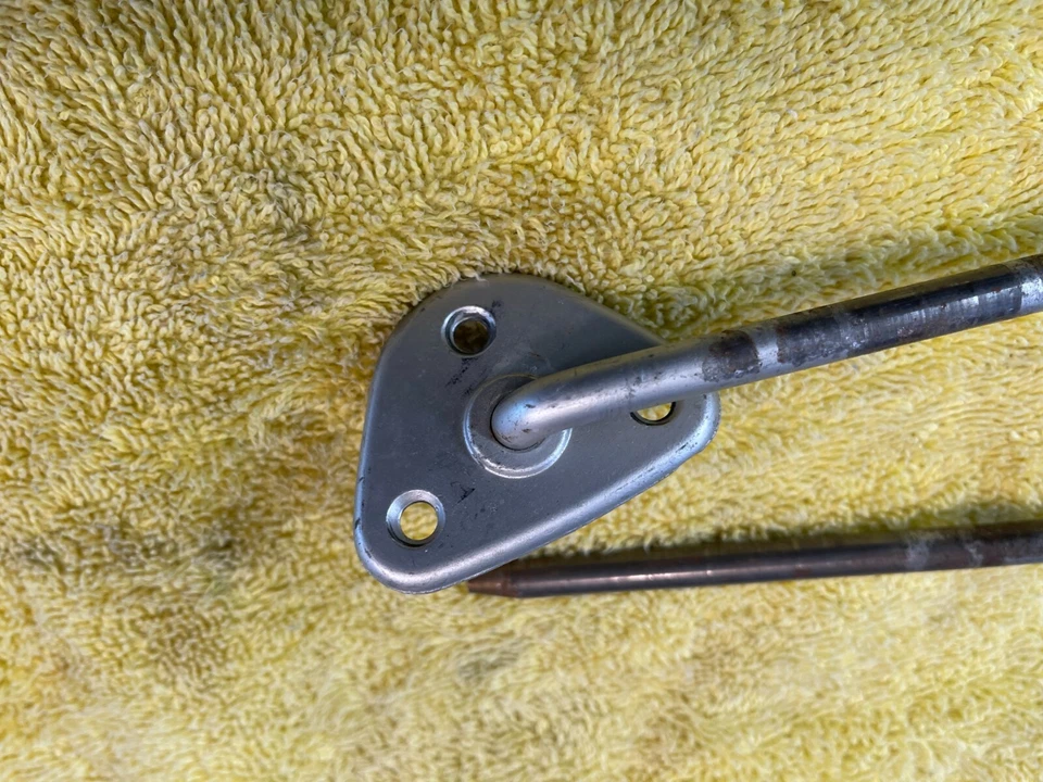 Dodge Charger 1969 parasol brazos derecho izquierdo varillas pivotes carrocería fotos de stock 68 69 Foto 2 de 4