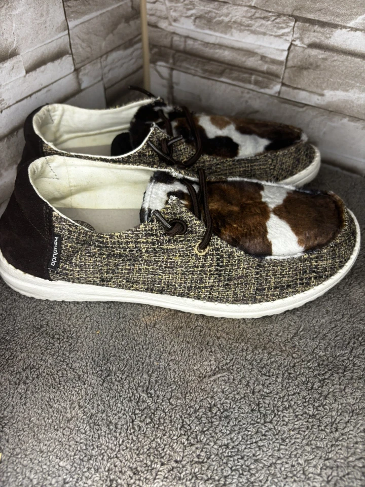 Zapatos Hey Dude Wendy con estampado de vaca para mujer talla 6 zapatos cómodos sin cordones Foto 2 de 4