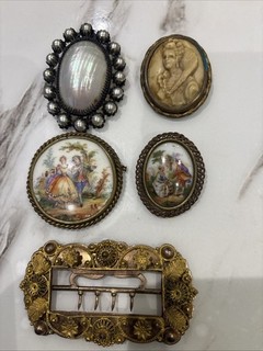 Lot De Cinq Broches De Femmes Fantaisie