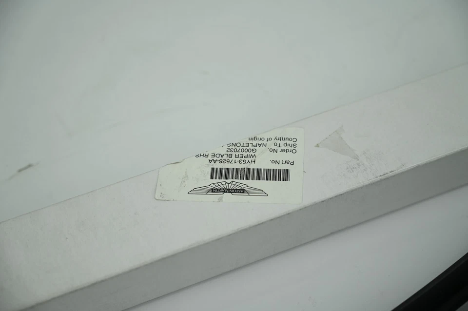 Limpiaparabrisas delantero izquierdo original OEM Aston Martin P/N HY53-17529-AA Foto 3 de 4