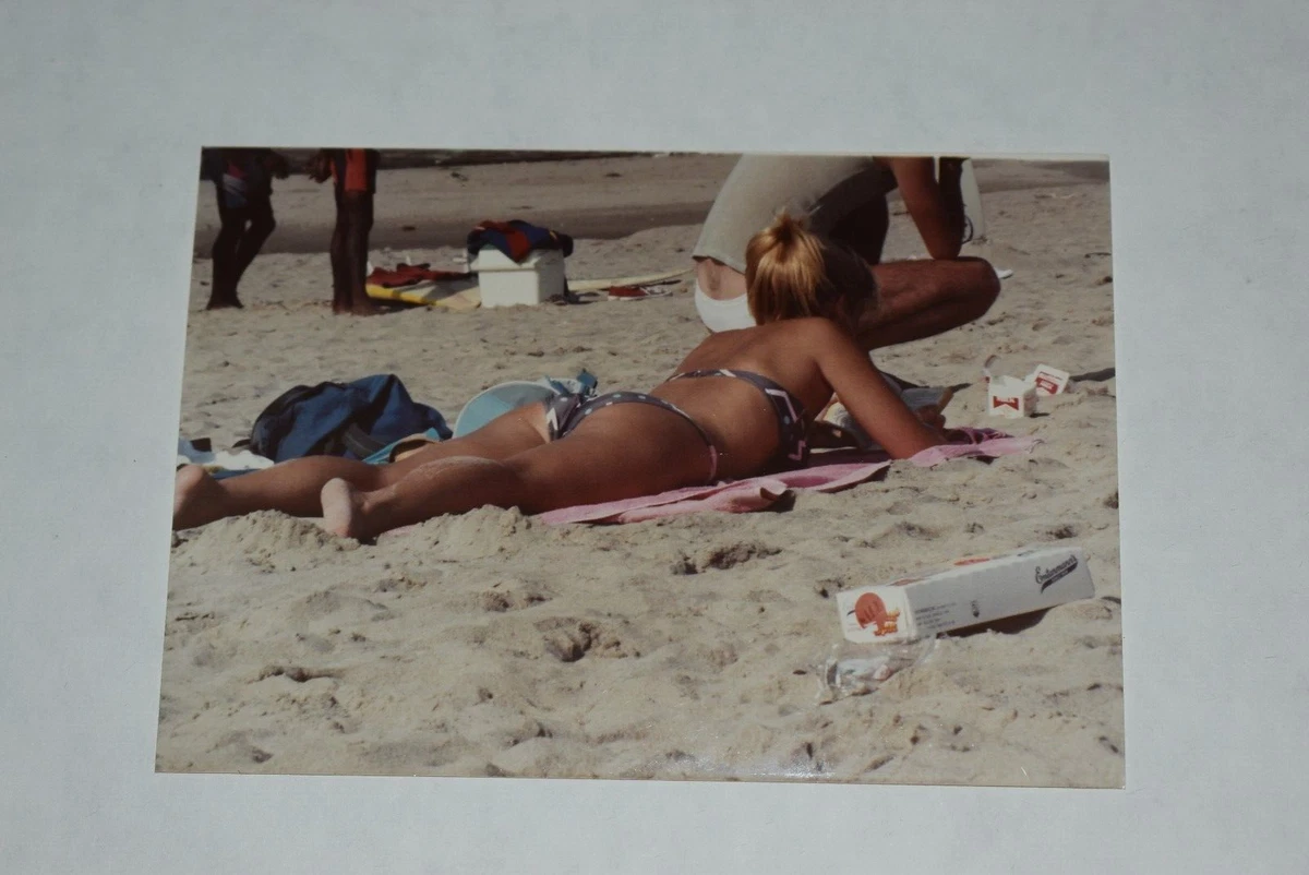 beach voyeur candid curvy woman in bikini VINTAGE PHOTOGRAPH Ah1 | eBay