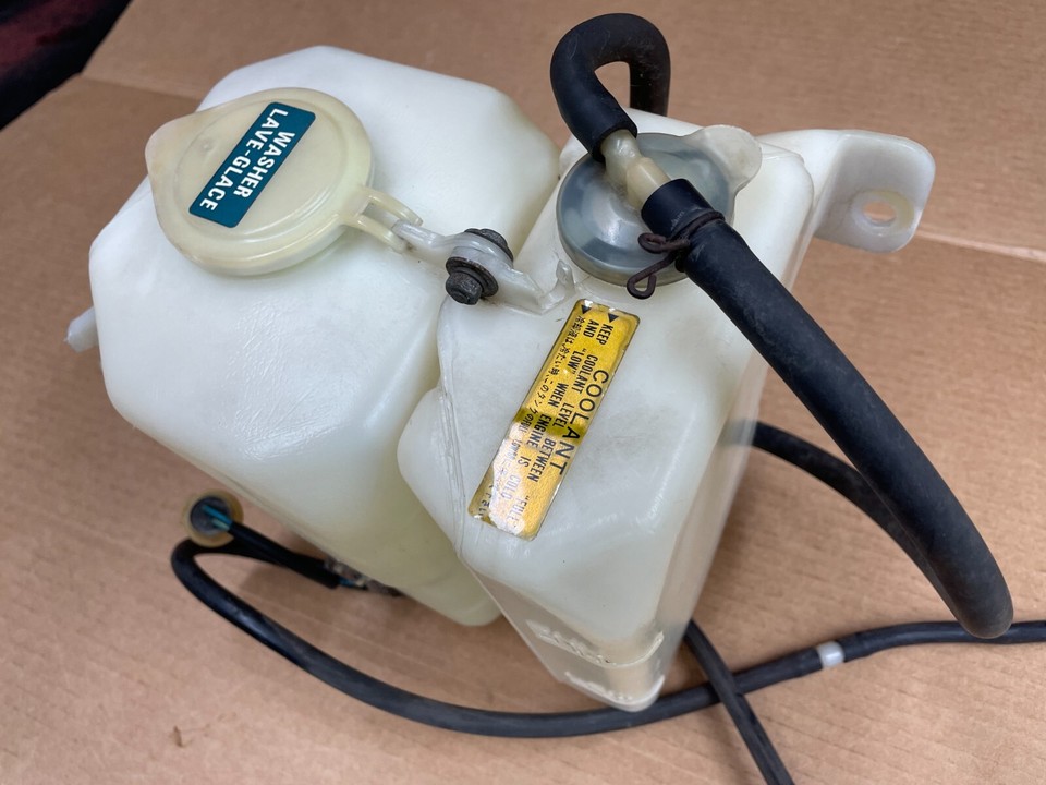1979 1983 TOYOTA SR5 PICKUP WASHER FLUID & ANTIFREEZE RESERVOIR TANK