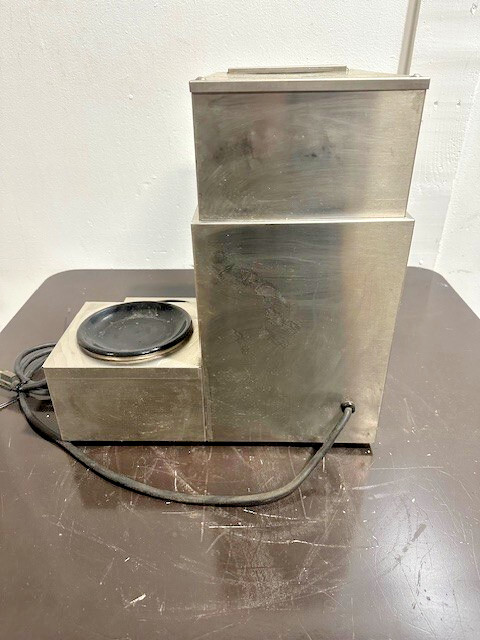 BLOOMFIELD KOFFEE KING MODEL 8571, 3 TIERD WARMER WITH BREWER W/ 2 CARAFES