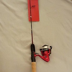 Shakespeare Ugly Stik Dock Runner 36in Spinning Combo Pre-Spooled Cork Red
