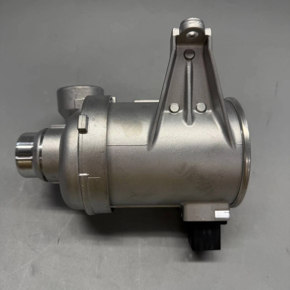 Подлинный новый водяной насос Volvo в сборе 32382249 - Изображение 4 из 4