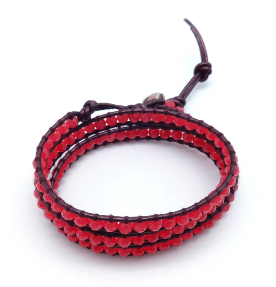 Pulsera envolvente ajustable de cuero borgoña con cuentas de cuarzo teñido rosa CHAN LUU Foto 2 de 3