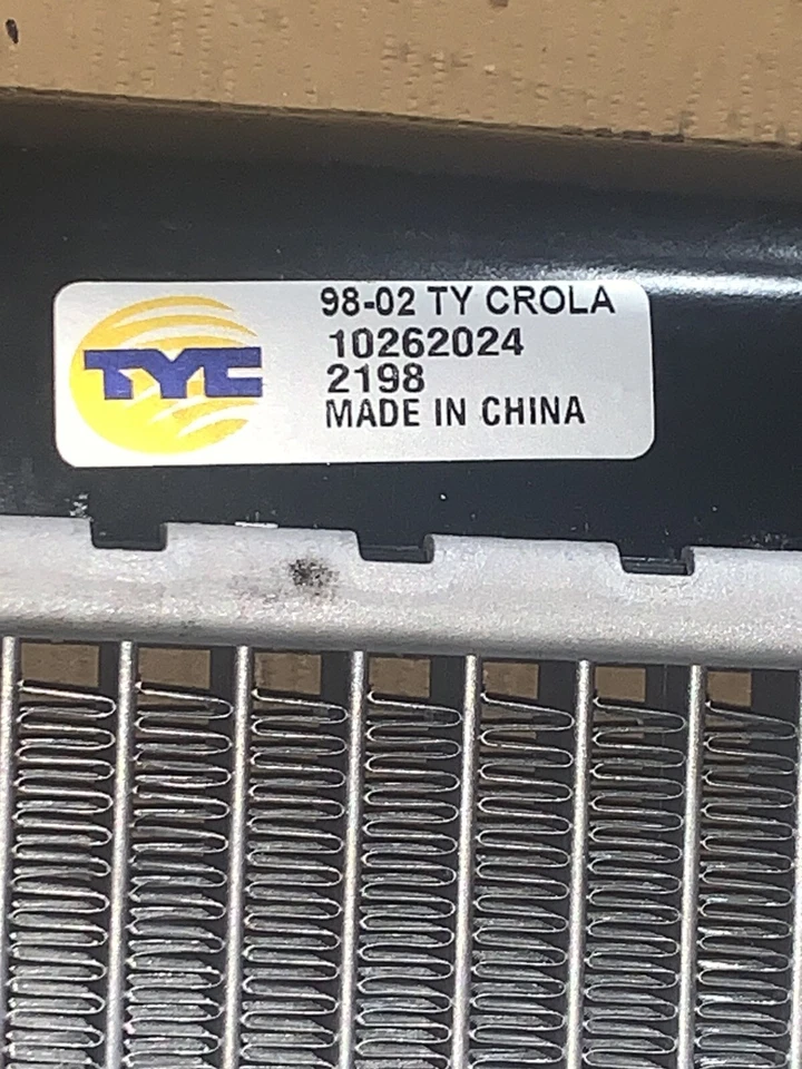 Radiador TYC 2198 compatible con Toyota Corolla 1998-2002 Foto 4 de 4