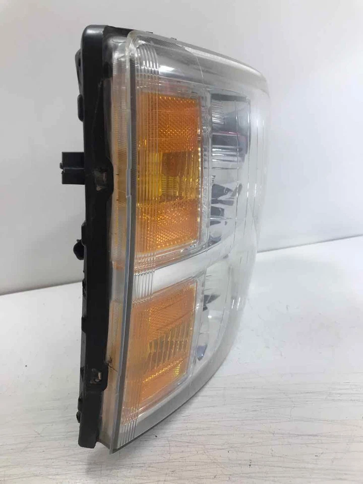 Rh Passenger Headlight Assy 25962805 Broken Tabs! Fits CHEVY SILVERADO 2007-2013 - Image 2 of 4