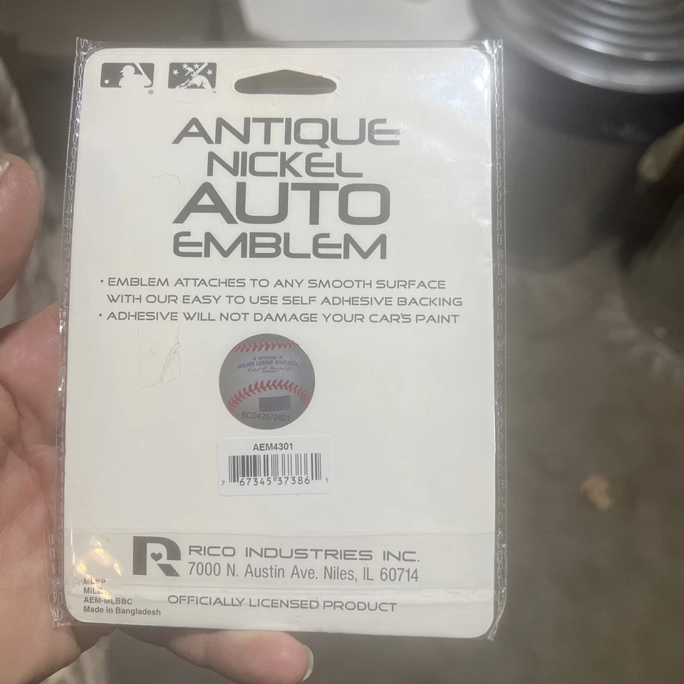 NEW SEALED MLB Detroit Tigers   AUTO EMBLEM PREMIUM EDITION CHROME METAL - Image 2 of 2