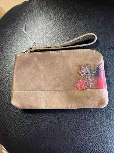 ROOTS CANADA clutch pouch Brown leather maple leaf Logo Zipper High Quality