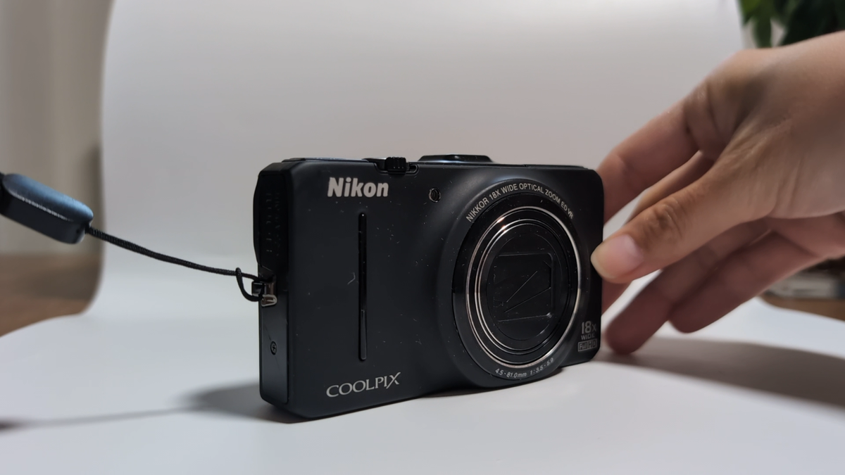 Excellent Nikon COOLPIX S9300 16.0MP Digital Camera 18x Zoom Japan