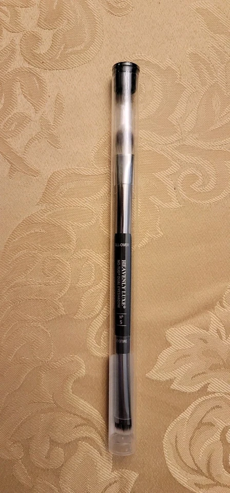 It Cosmetics Heavenly Luxe No Tug Dual Eyeshadow Brush No. 5 - Image 2 of 4