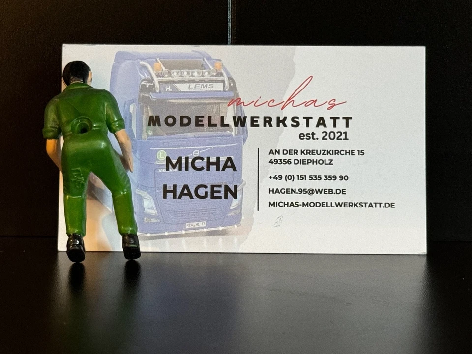 Figure Siku Farmer Driver Figure 1:32 Sitting Red, Green and Blue - Image 3 of 4