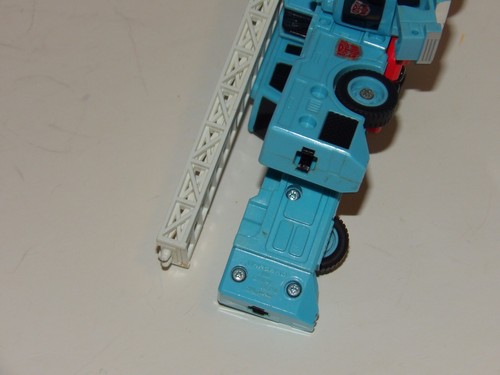 TRANSFORMERS G1 HOTSPOT DEFENSOR METAL CHEST VERSION WITH ACCESSORIES ORIGINAL - Picture 6 of 6
