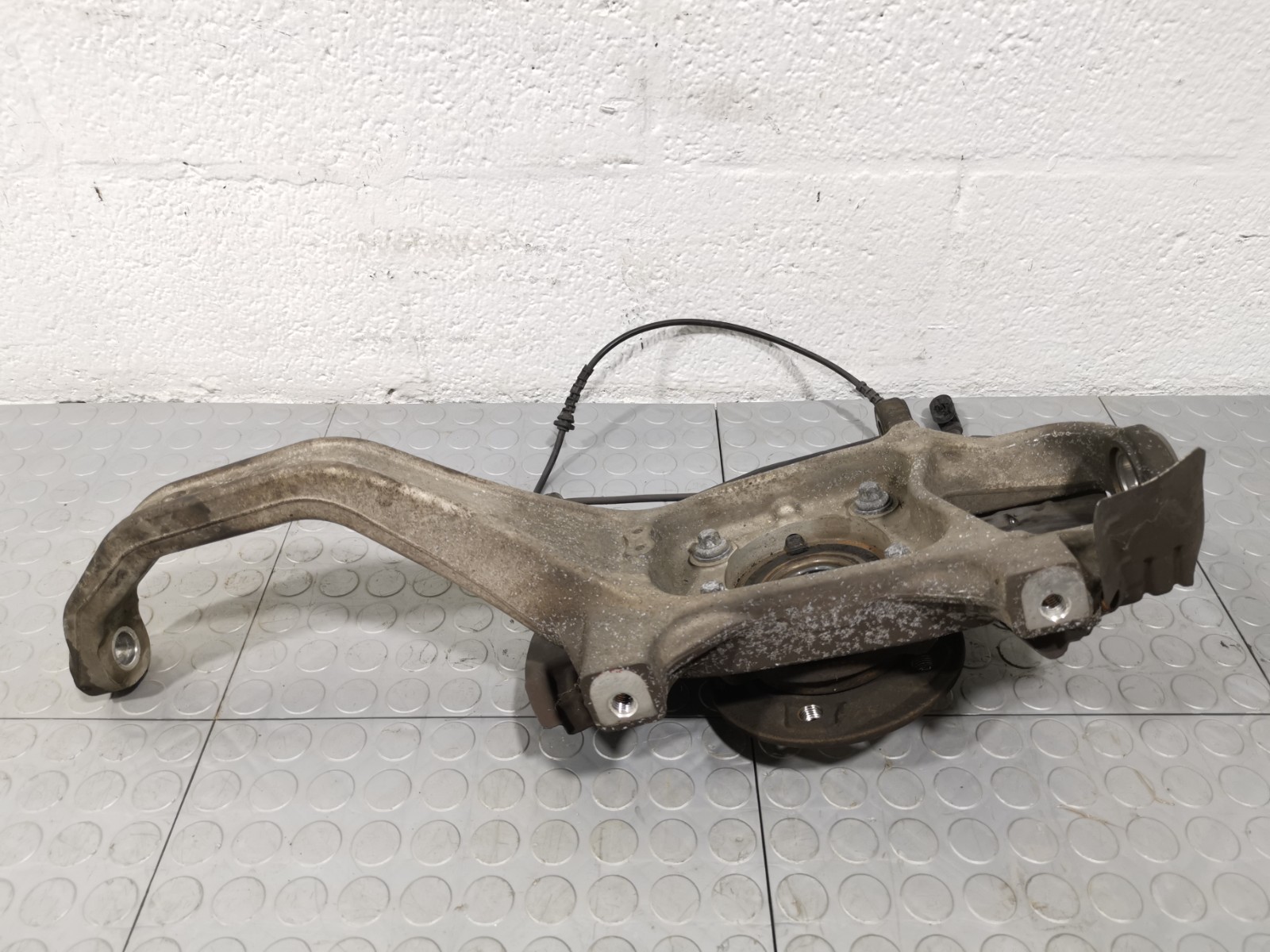 Maserati Ghibli S AWD 3.0L 2014 Front Right Passenger Side Spindle Knuckle Hub