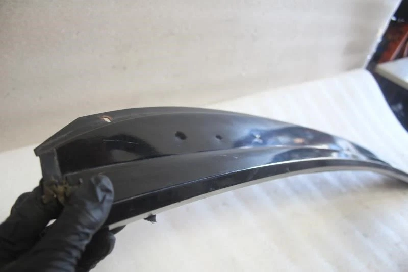 1983 1984 1985 1986 FORD MUSTANG CONVERTIBLE REAR PANEL TRIM Foto 3 de 4