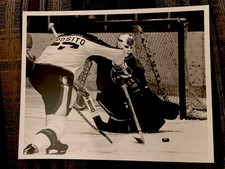 1977 GILLES MELOCHE PHIL ESPOSITO NHL HOCKEY PHOTO GOALIE TYPE1 RICHARD PILLING