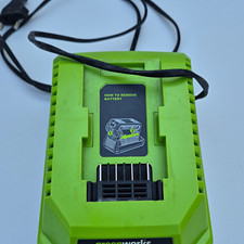 Greenworks Tools 40 V Lithium-Ion Akku-Ladege...