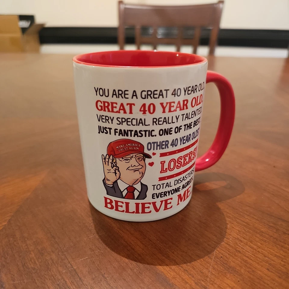 Taza de café Kirk blanca/roja MAGA Donald Trump feliz 40 cumpleaños *usada* Foto 3 de 4