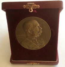 Military medal with box Austria 1 gm - Austrian military medal with box WWI