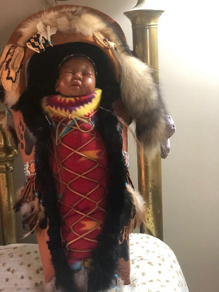 Muñeca y tablero papoose renacido indio nativo americano 32" largo colgante de pared Foto 3 de 3