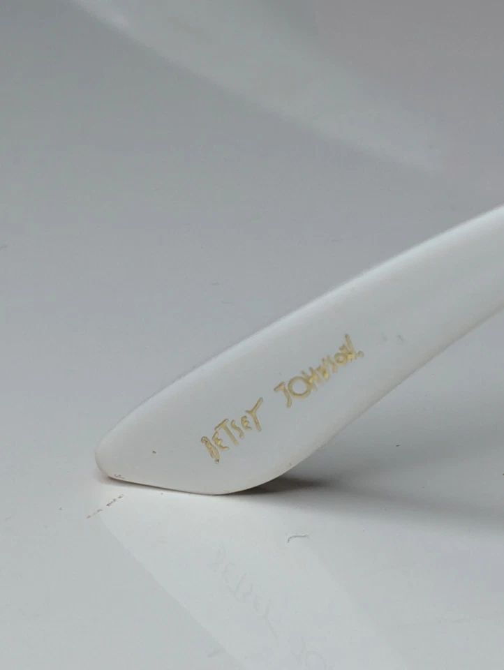 Gafas de sol Betsey Johnson Statement blancas sobre doradas con monturas de estrellas rosa corazón Foto 4 de 4