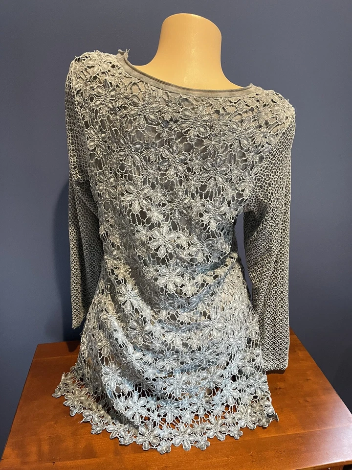 Fairycore Gremlincore FERATELLI BOUTIQUE Womens S Top Boho Gray Floral Lace 1535 - Image 2 of 4
