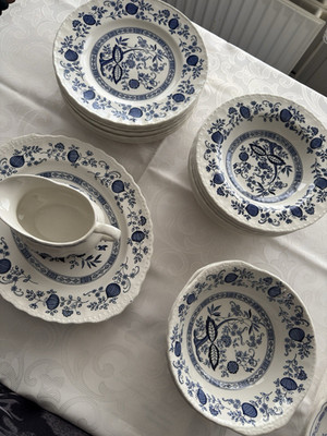 Grindley of Stoke Royal Tudor Speiseteller Blue Onion blau-weiß rund England