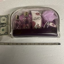 Tahari Rose bloom 6 piece Bath & Body Set, NEW & SEALED. Free shipping