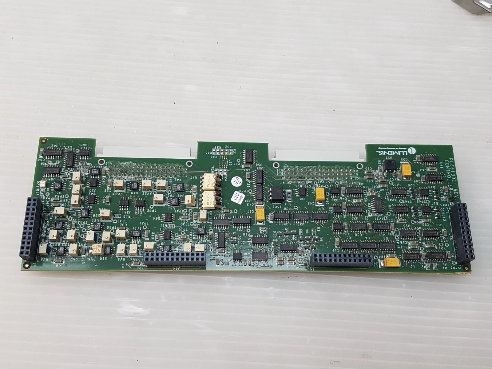 EA6613002-01 controller board rotated, showing the female headers and trimmer potentiometers