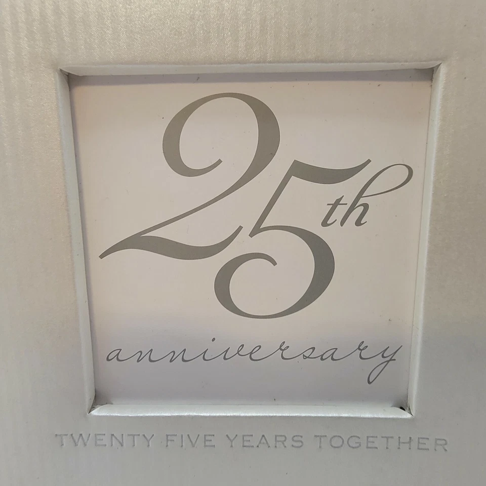 Libro de visitas de aniversario plateado con bolígrafo - W712-9007 - CR Gibson Foto 3 de 4