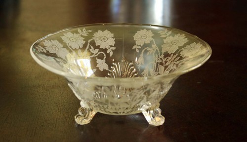 LOVELY FOSTORIA STYLE ETCHED LARGE GLASS FOOTED BOWL WITH FLOWERS - Picture 8 of 12