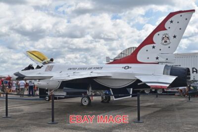 FOTO FLUGZEUG GENERAL DYNAMICS F-16A-CF '75-0745' C/N 61-1 DIES IST DAS ERSTE