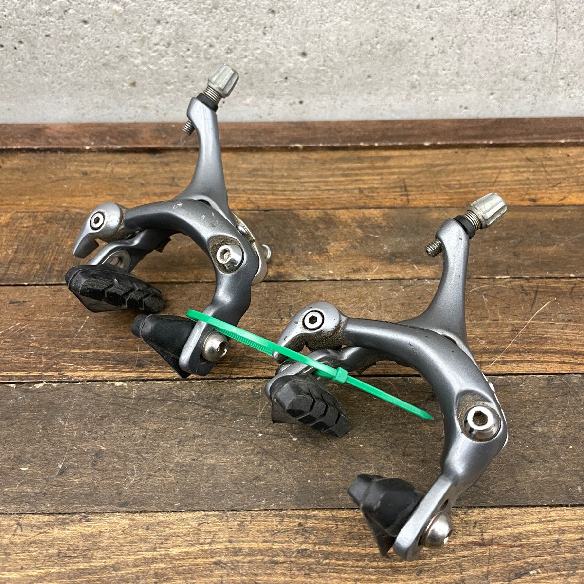 Paire de Freins route shimano 600 ultegra Br 6403
