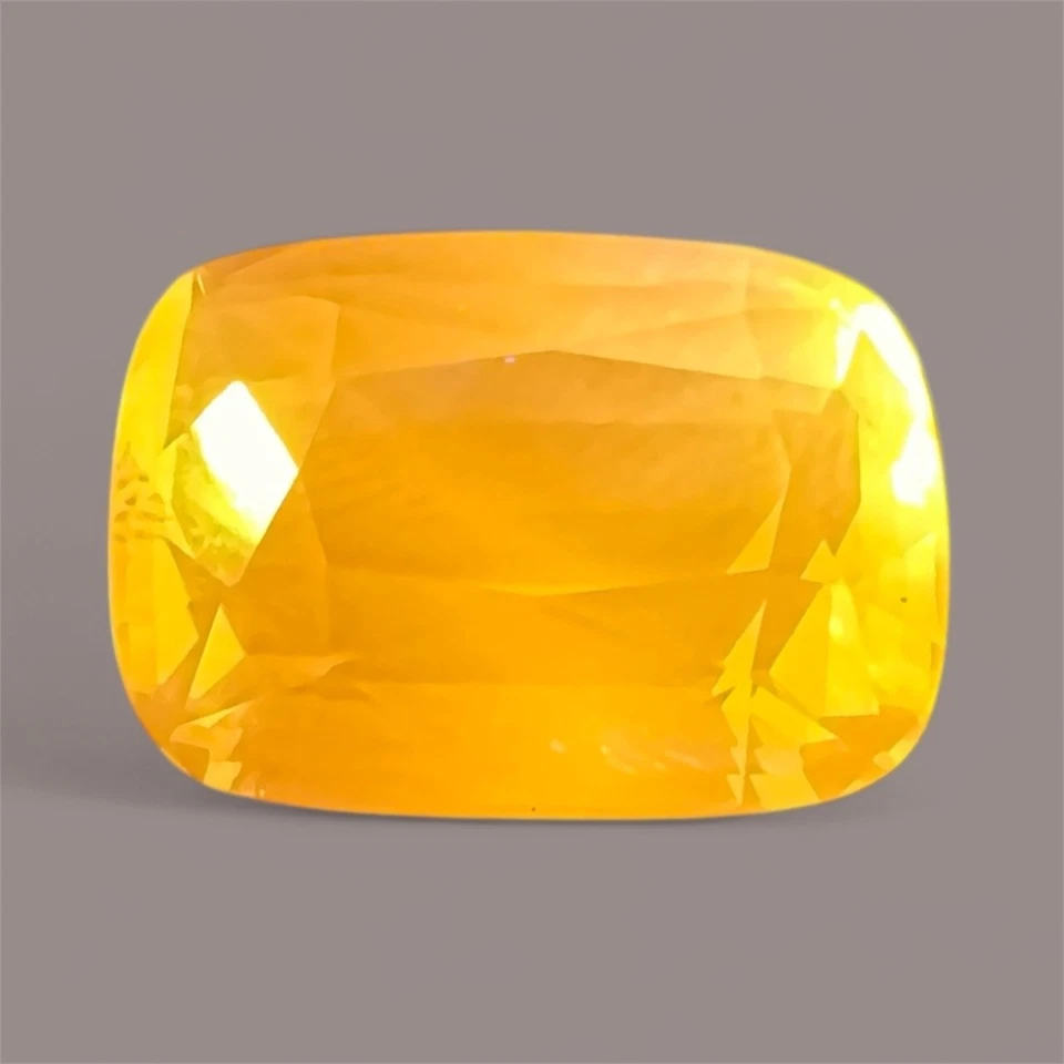 6.40 Ct Loop Clean Fluorescent Wernerite Scapolite Gemstone from AFGHANISTAN - Image 2 of 4