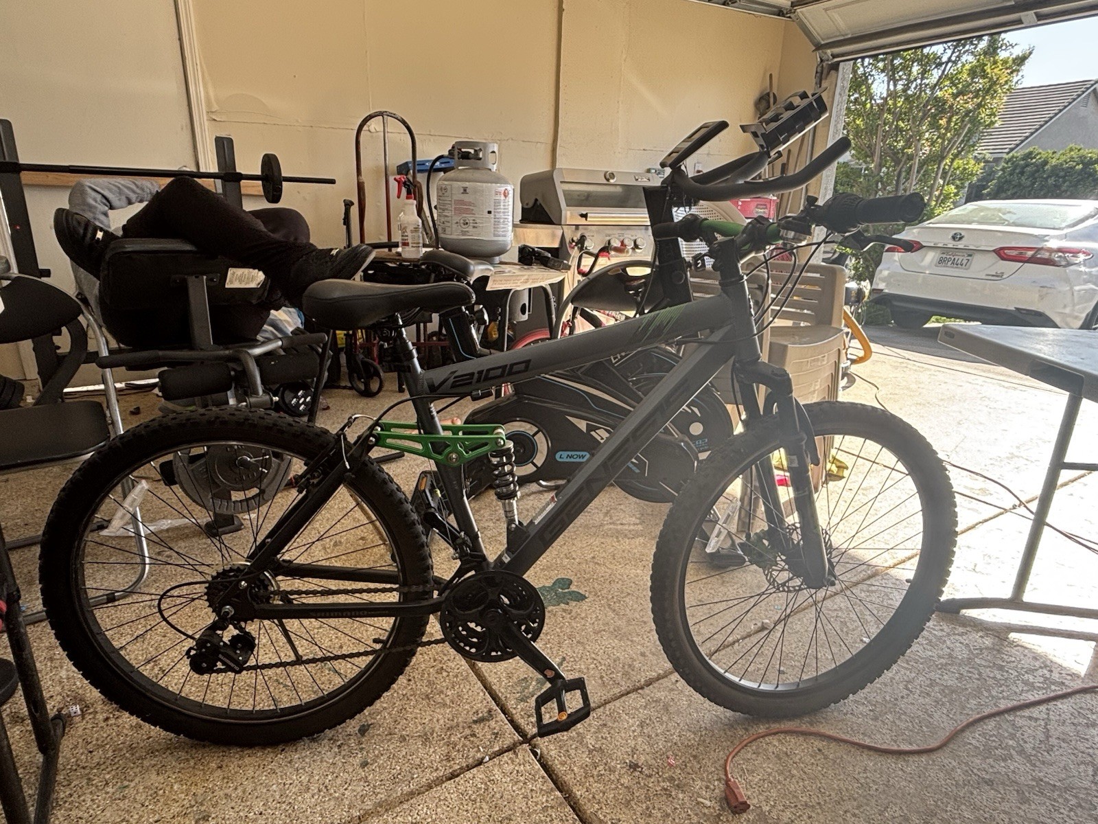 Genesis V2100 26" Men's Mountain Bike
