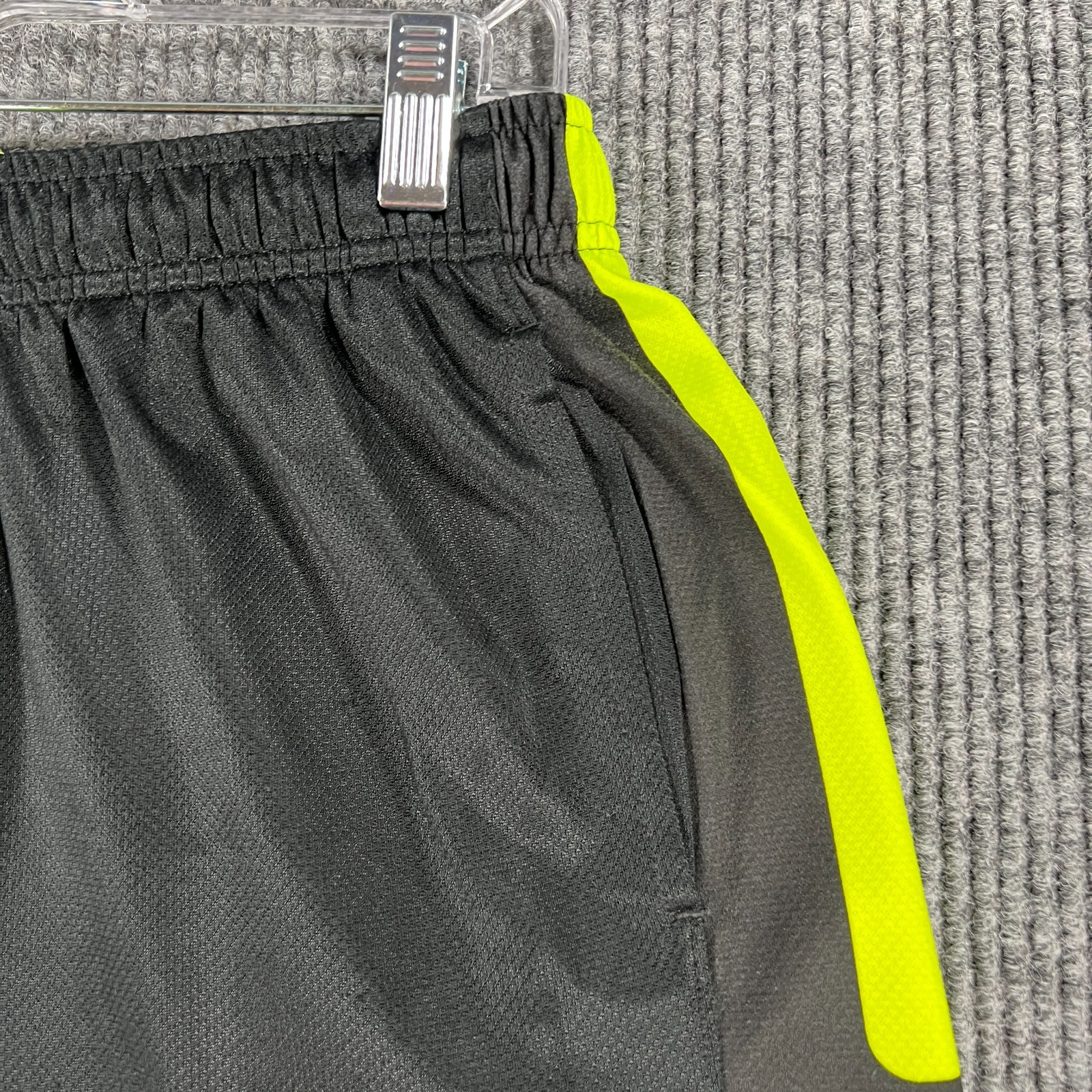 Nike Athletic Gym Basketball Shorts Youth Boys XL Extra Large Black Green