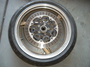 81 KAWASAKI GPZ1100 ZX1100 FRONT WHEEL KZ1000J GPz 1100 1000 Enkei Dunlop tire