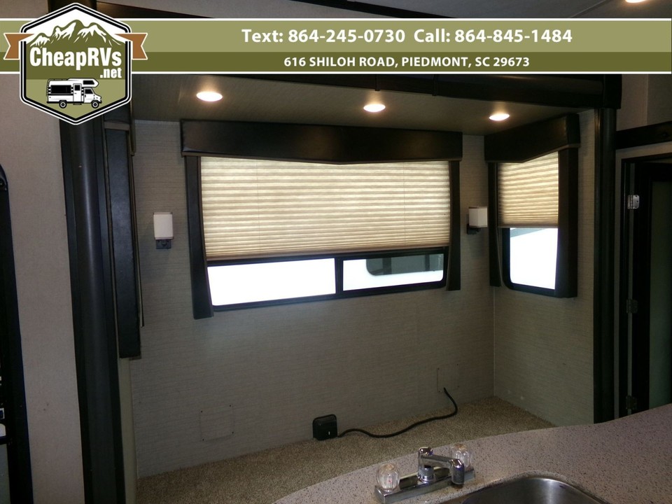 No Reserve Used Toy hauler 5th wheel camper trailer RV 3 slide 1.5 bath ...