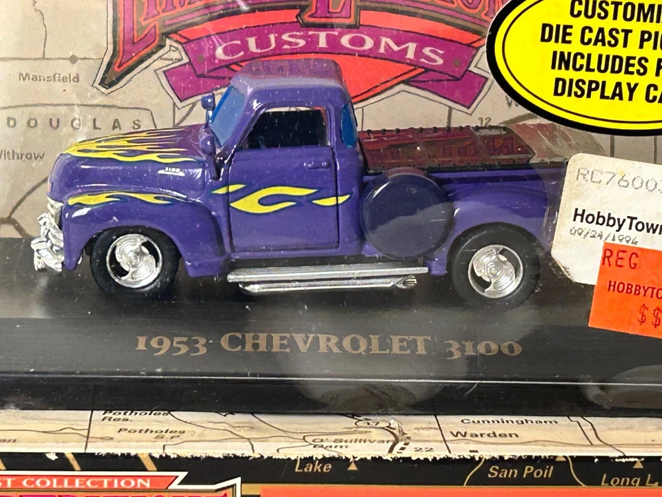Camioneta Chevrolet C-3100 1953 Road Champs Billboards escala 1:43 con vitrina Foto 3 de 4
