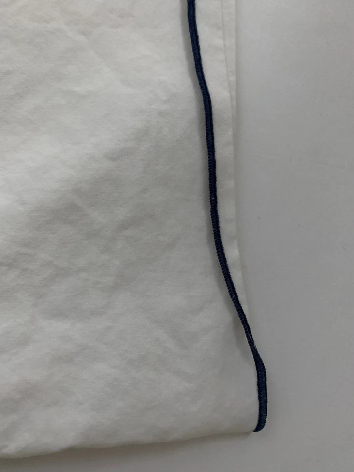 Funda de Almohada Estándar CRATE AND BARREL Blanco Algodón Azul Marino Punta Bordada Foto 2 de 4