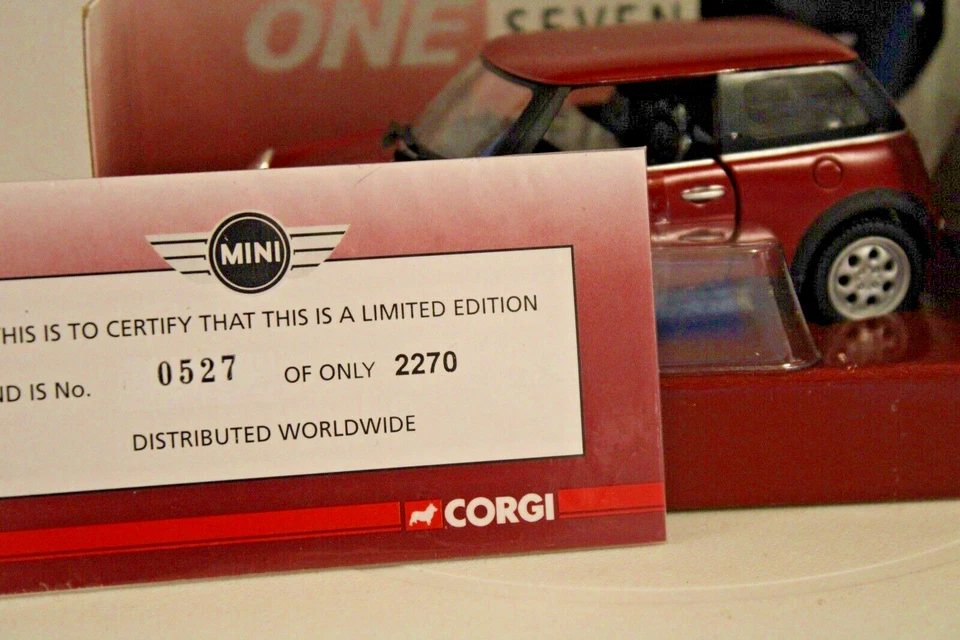 Corgi #CC86527  2001 BMW Mini Cooper - ONE SEVEN - Working Lights - Image 4 of 4