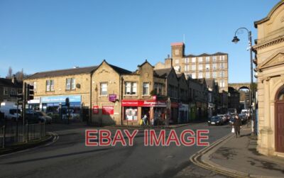 FOTO KREUZUNG VON SCAR LANE UND MARKTSTRASSE MILNSBRIDGE BLICK VON DER KREUZUNG