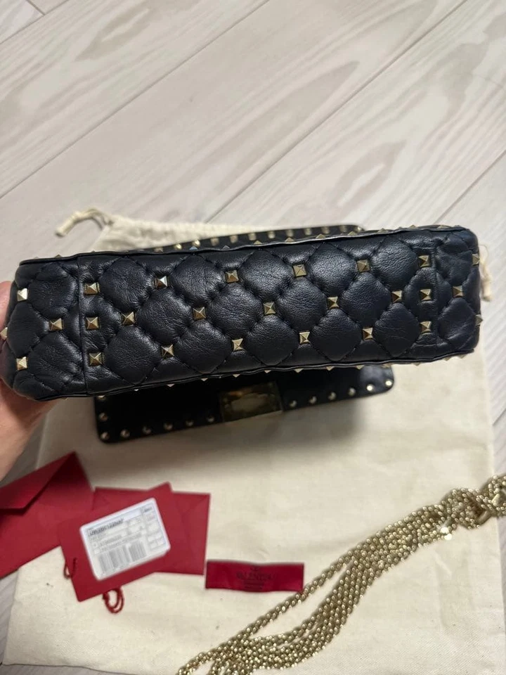 Bolso VALENTINO Garavani Rockstud Spike con cadena - Usado - Correa reparada - Imagen 4 de 4